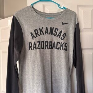Nike Men’s Arkansas Razorbacks Gray and Black Long Sleeve Tee/ Crew Neck